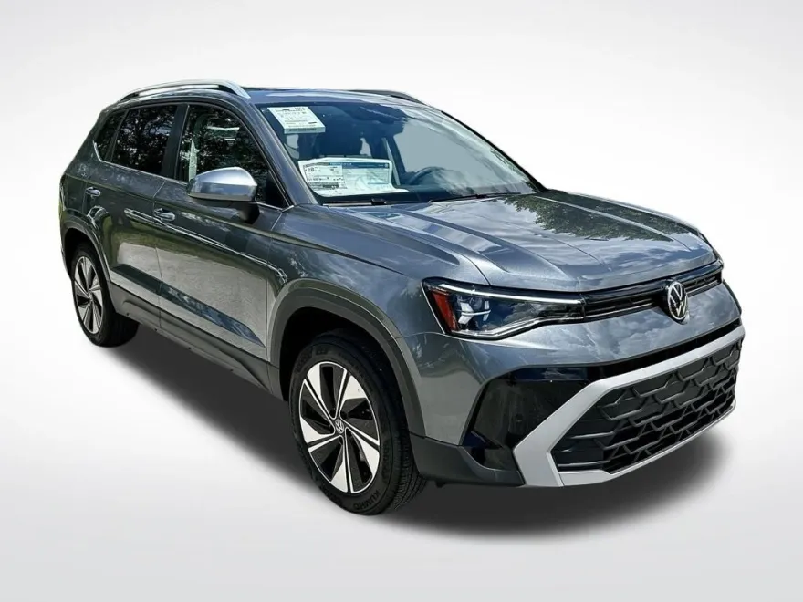 2025 Volkswagen Taos SE photo 1