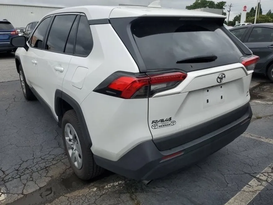 2023 Toyota RAV4 LE photo 1