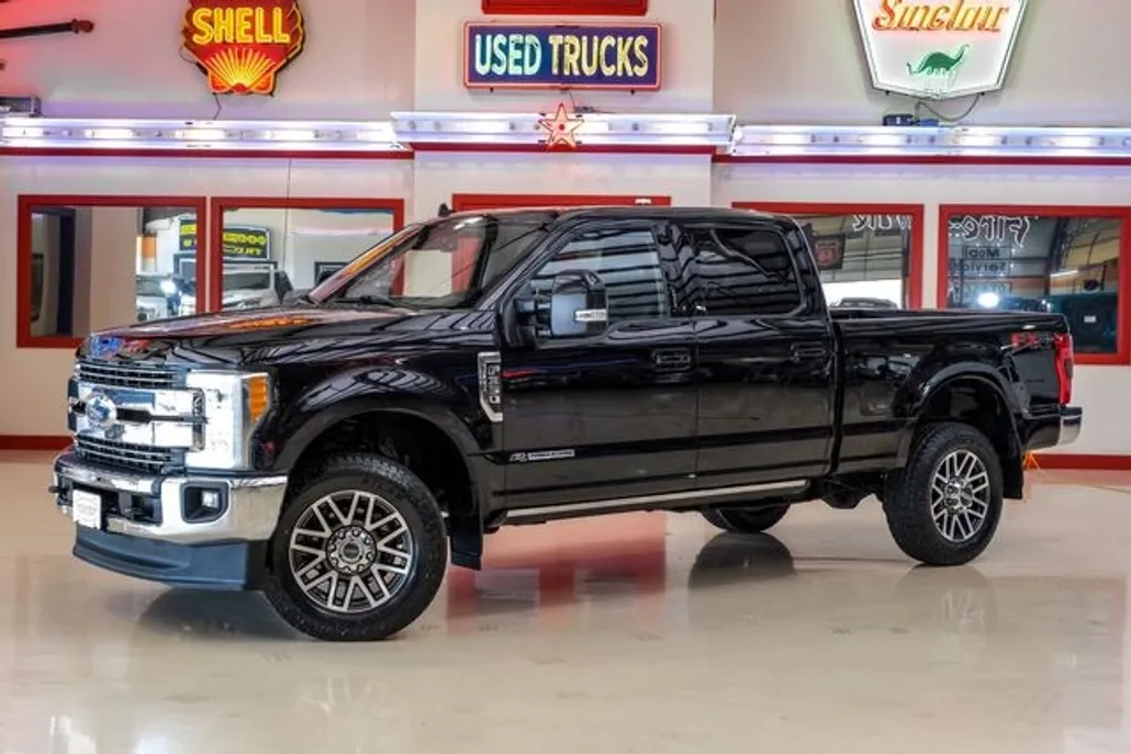 2019 Ford F-350 Lariat photo 1