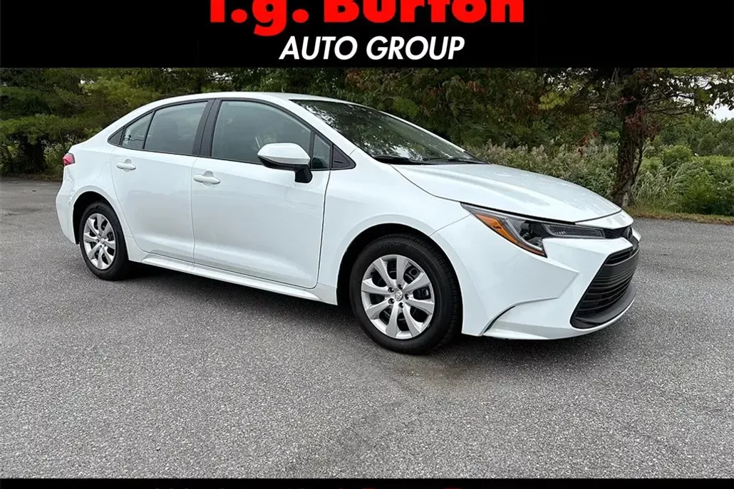 2025 Toyota Corolla LE photo 1