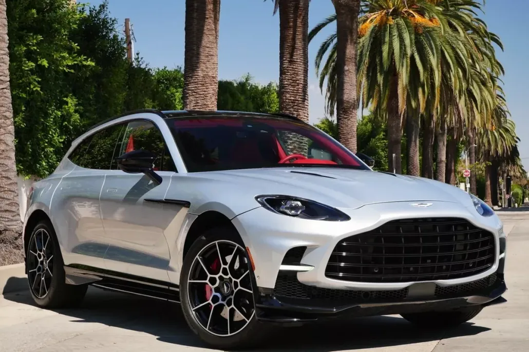 2023 Aston Martin DBX photo 1