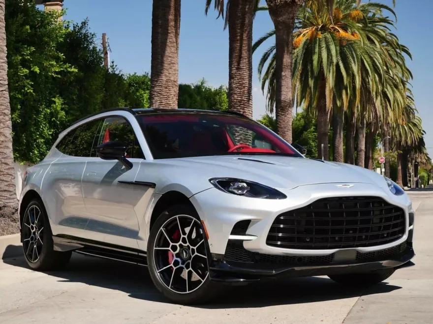 2023 Aston Martin DBX photo 1