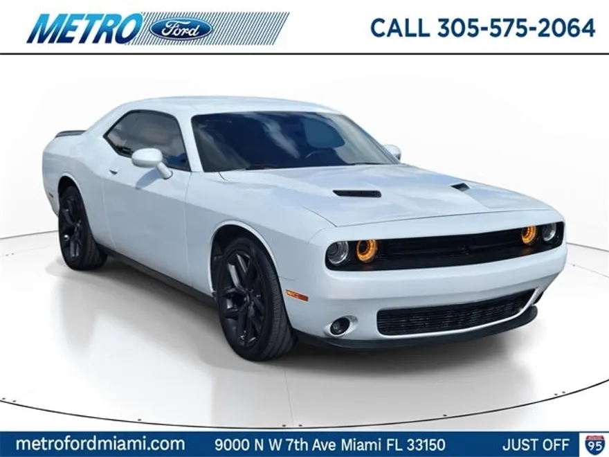 2019 Dodge Challenger SXT photo 1