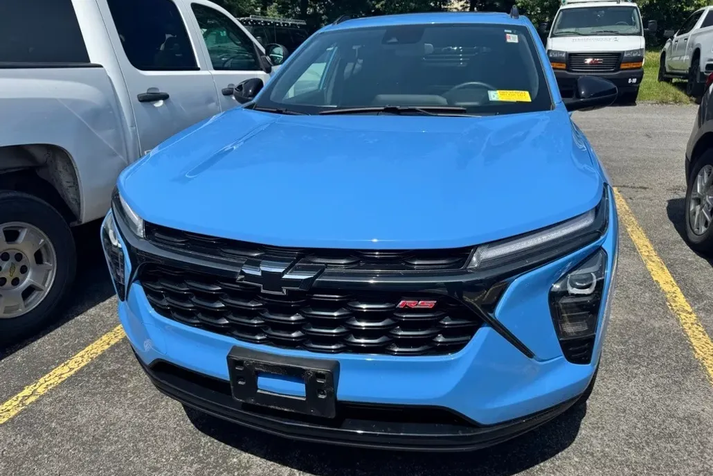 2024 Chevrolet Trax photo 1