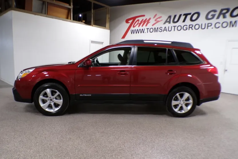 2014 Subaru Outback 2.5i Limited photo 1