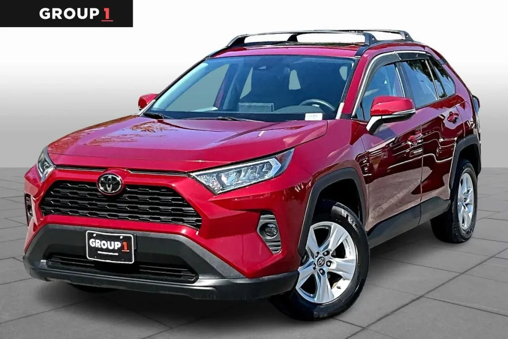 2020 Toyota RAV4 XLE photo 1