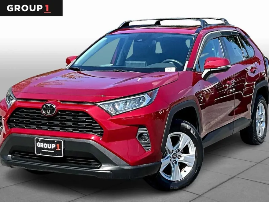 2020 Toyota RAV4 XLE photo 1