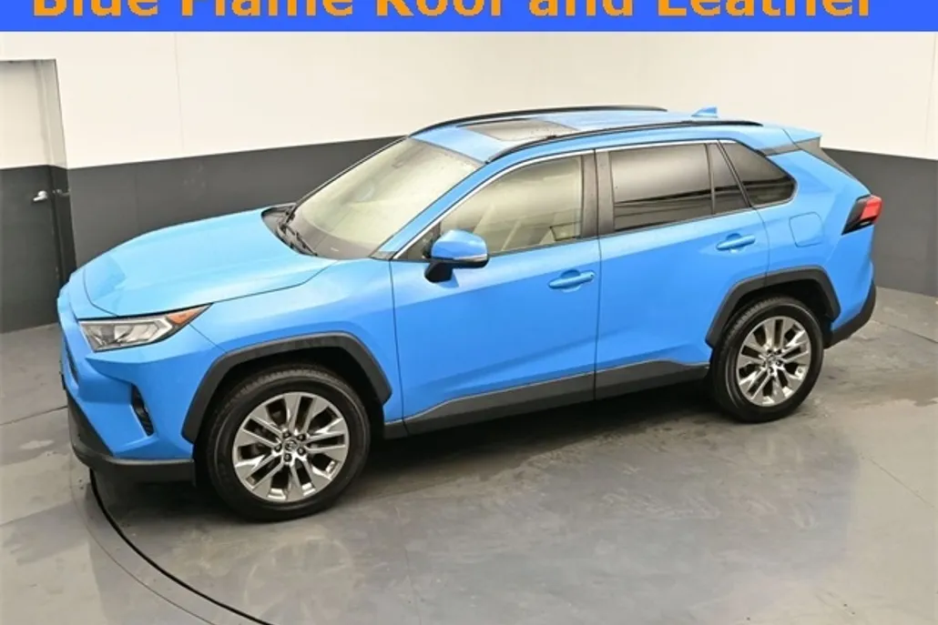 2019 Toyota RAV4 XLE Premium photo 1