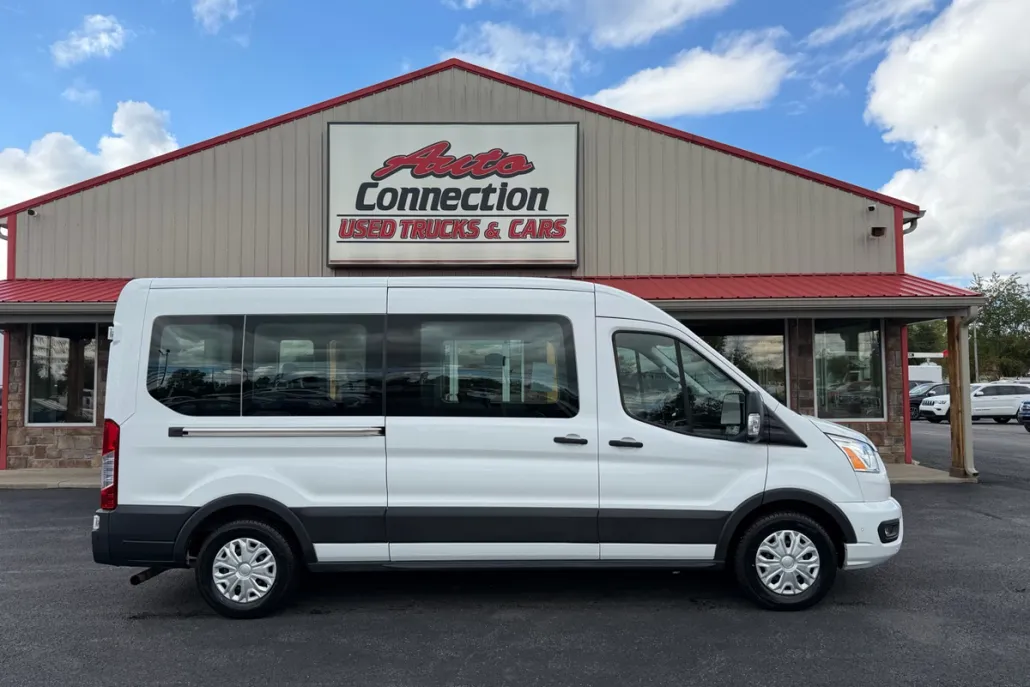 2021 Ford Transit Passenger XLT photo 1