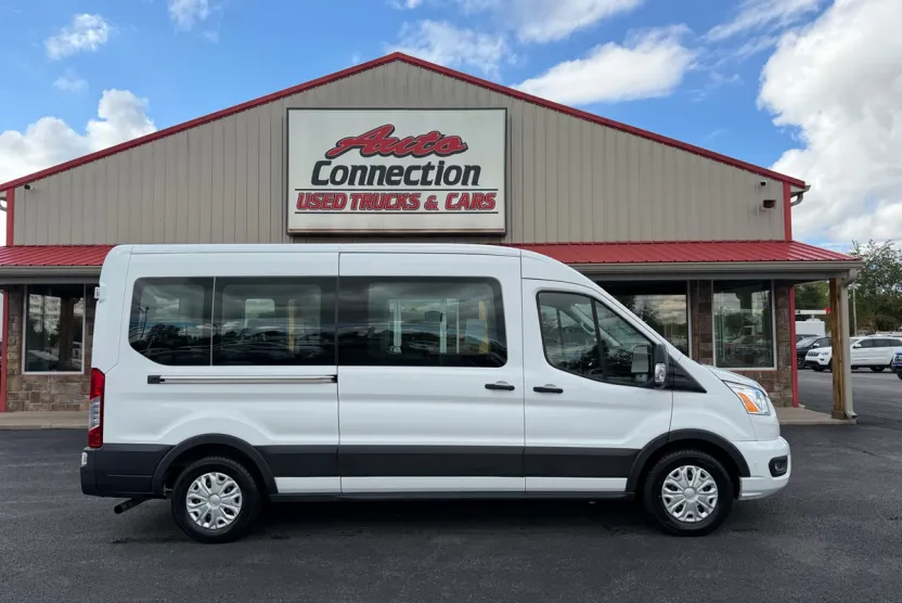 2021 Ford Transit Passenger XLT photo 1