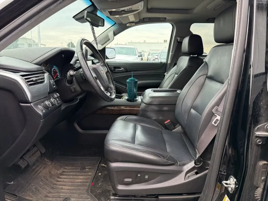 2017 Chevrolet Suburban LT photo 1