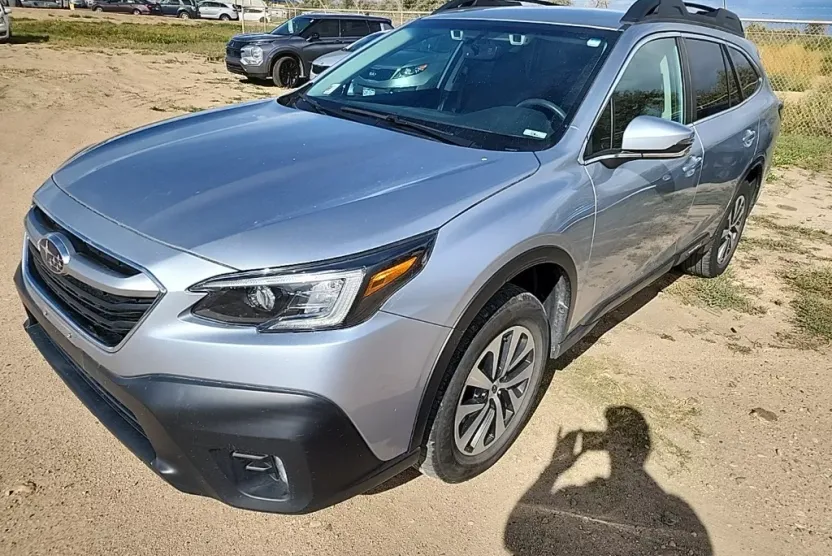 2022 Subaru Outback Premium photo 1