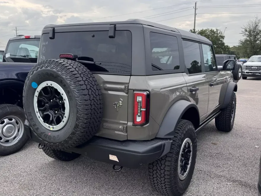 2025 Ford Bronco Badlands photo 1