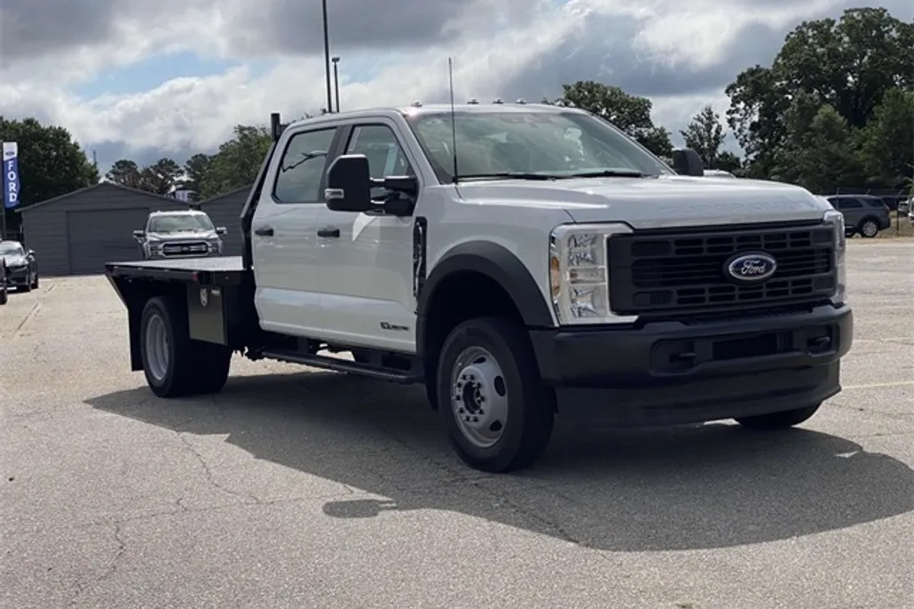 2025 Ford F-550 photo 1