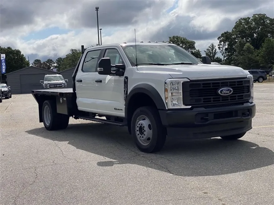 2025 Ford F-550 photo 1