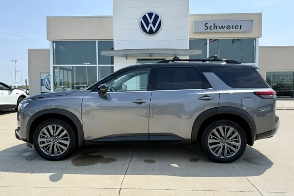 2024 Nissan Pathfinder SL photo 1