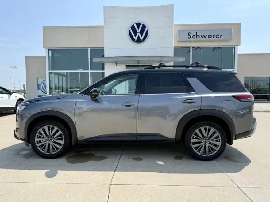 2024 Nissan Pathfinder SL photo 1