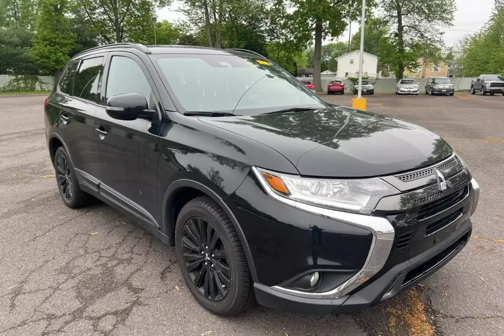2020 Mitsubishi Outlander SE photo 1