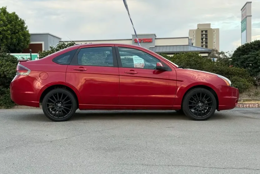 2010 Ford Focus SES Sedan photo 1