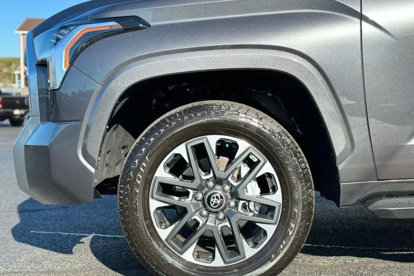 2025 Toyota Tundra Limited photo 1