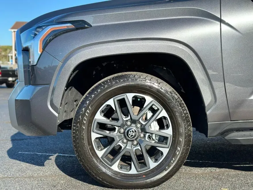 2025 Toyota Tundra Limited photo 1