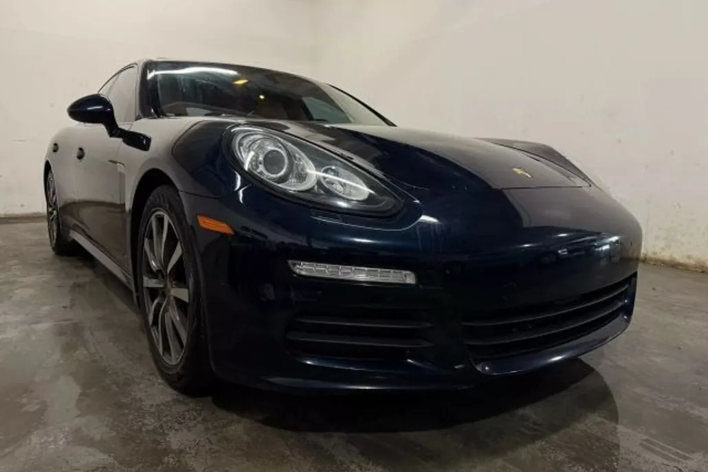 2016 Porsche Panamera Base photo 1