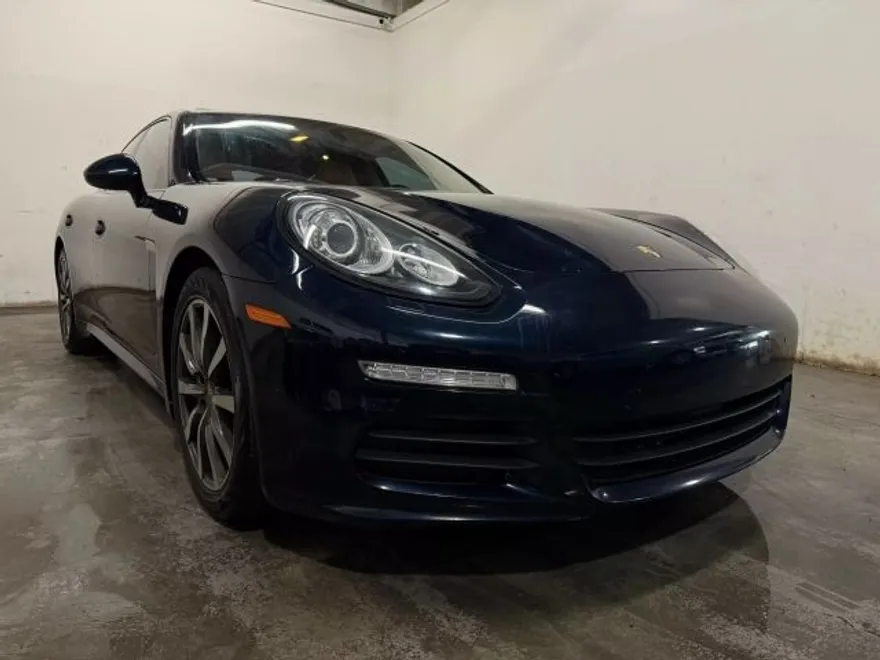 2016 Porsche Panamera Base photo 1
