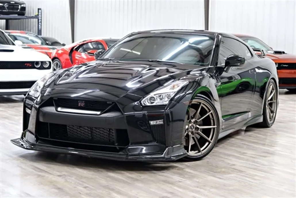 2019 Nissan GT-R Premium photo 1