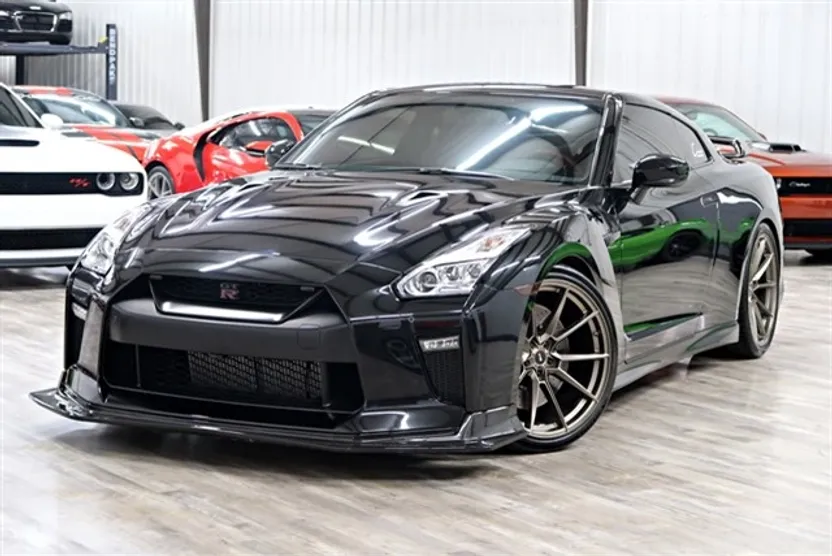 2019 Nissan GT-R Premium photo 1