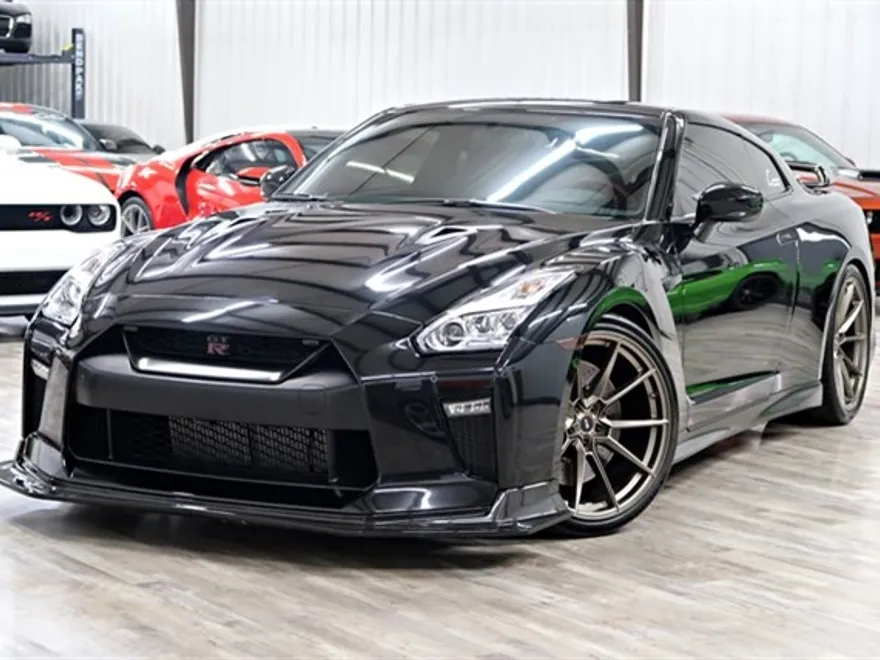 2019 Nissan GT-R Premium photo 1