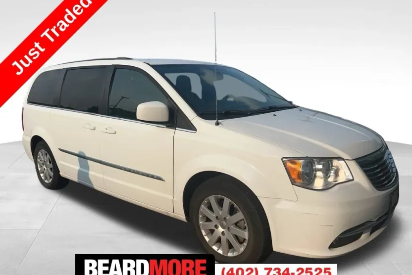 2016 Chrysler Town & Country Touring photo 1