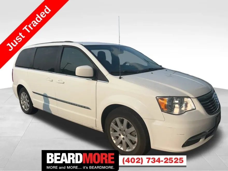 2016 Chrysler Town & Country Touring photo 1