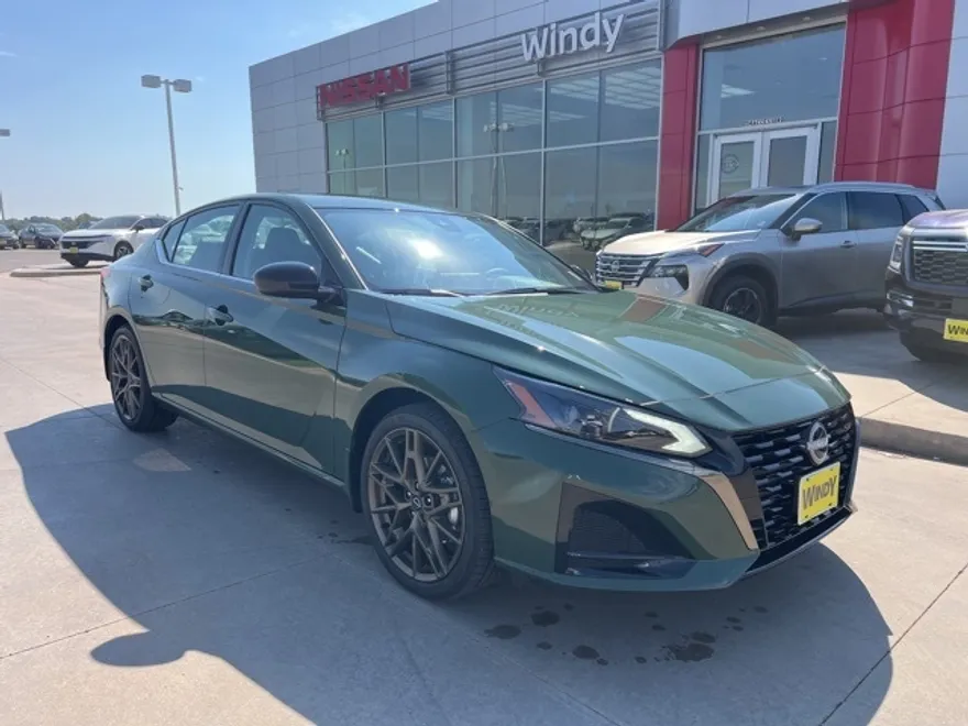 2025 Nissan Altima 2.5 SR photo 1
