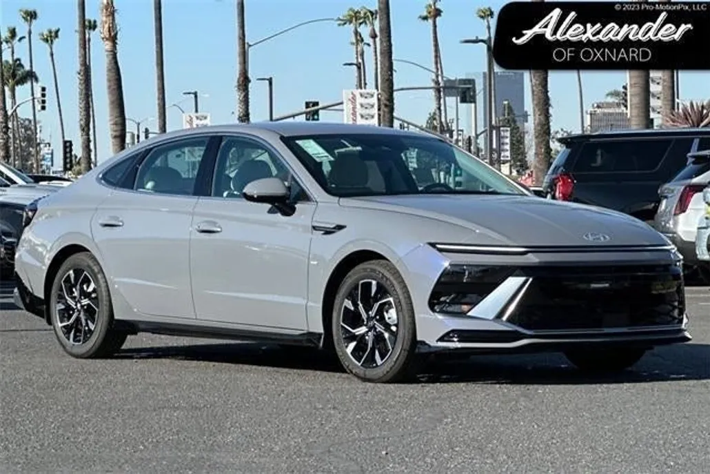 2025 Hyundai Sonata SEL photo 1