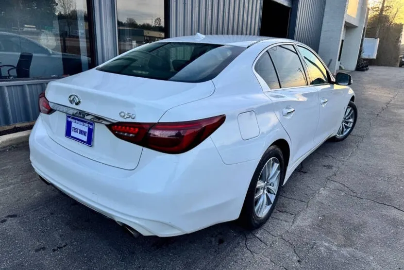 2018 Infiniti Q50 2.0t LUXE photo 1