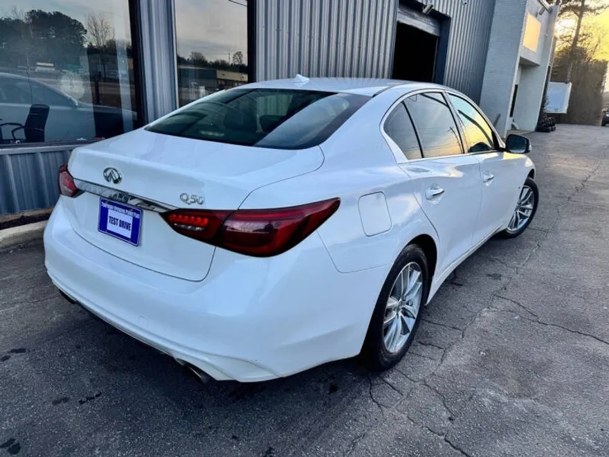2018 Infiniti Q50 2.0t LUXE photo 1
