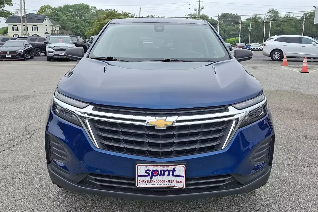 2022 Chevrolet Equinox LS photo 1