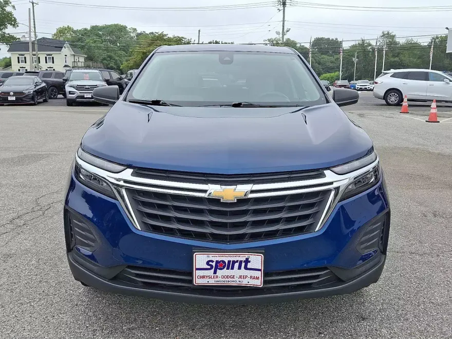 2022 Chevrolet Equinox LS photo 1