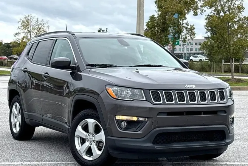 2020 Jeep Compass Latitude photo 1