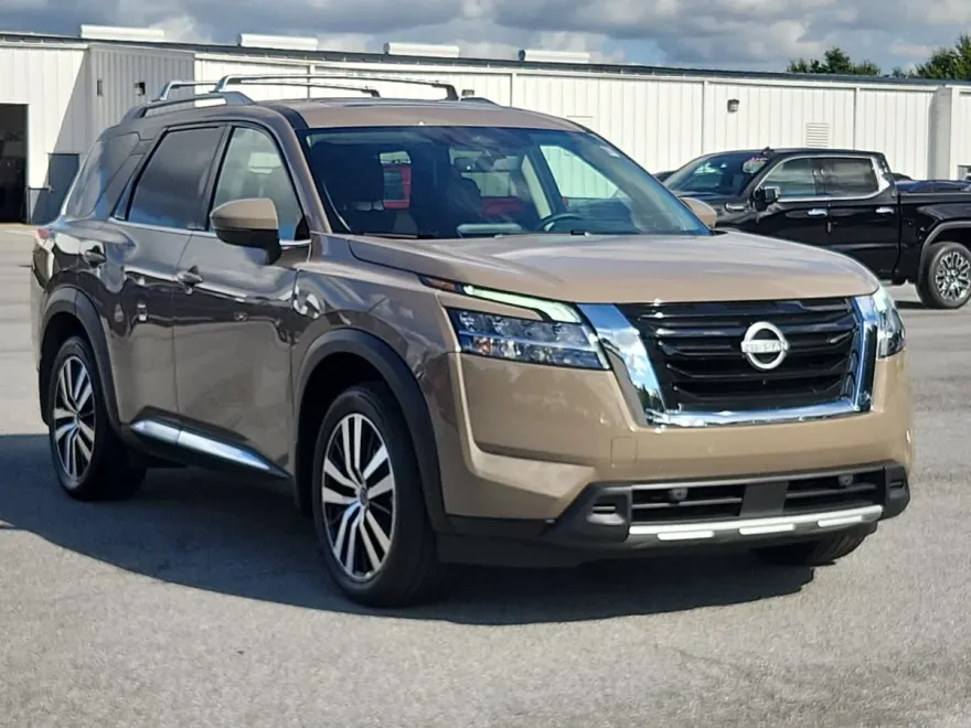 2024 Nissan Pathfinder Platinum photo 1