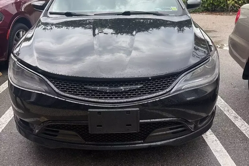2015 Chrysler 200 S photo 1