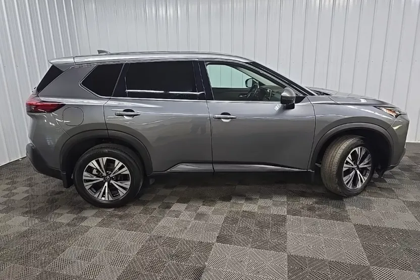 2021 Nissan Rogue SV photo 1