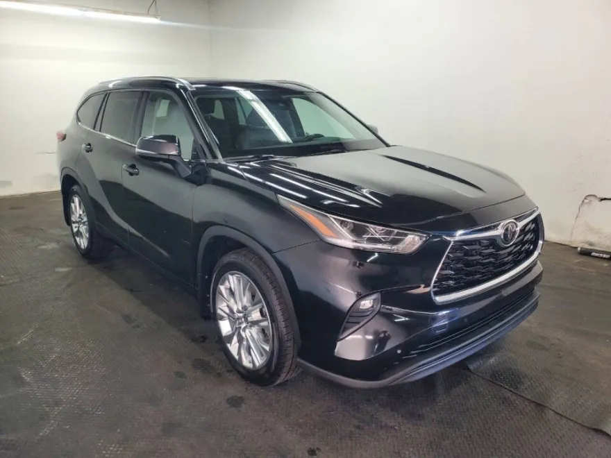2022 Toyota Highlander Limited photo 1