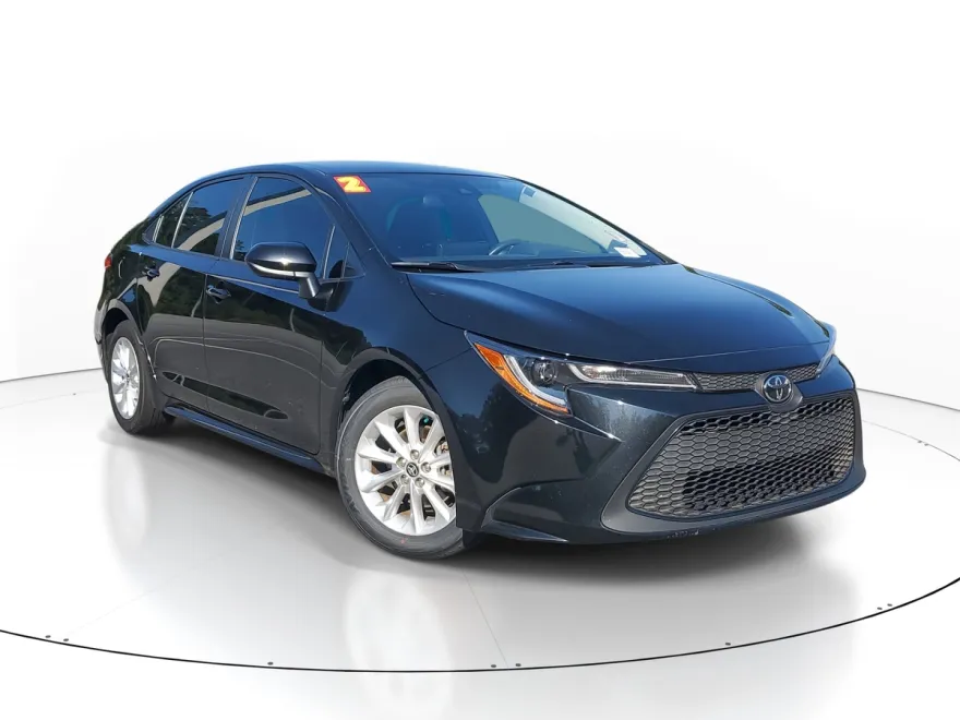 2022 Toyota Corolla LE photo 1