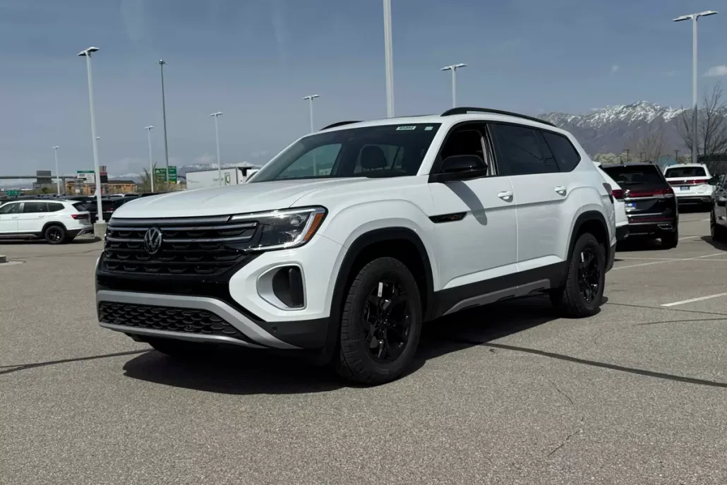 2025 Volkswagen Atlas Peak Edition SE photo 1