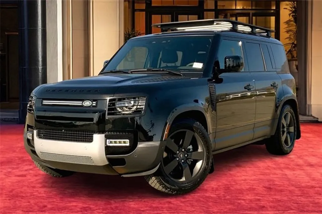 2025 Land Rover Defender 110 S photo 1