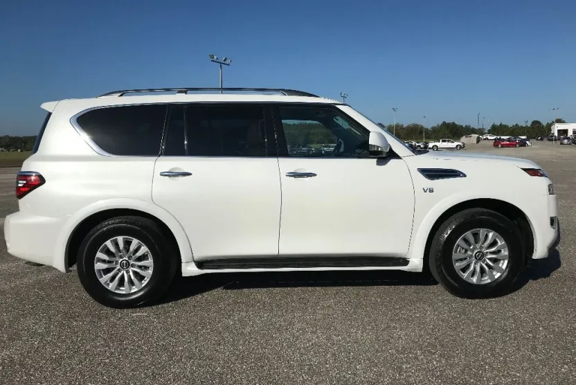2022 Nissan Armada SV photo 1