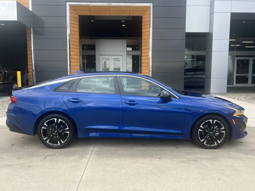 2022 Kia K5 GT-Line photo 1
