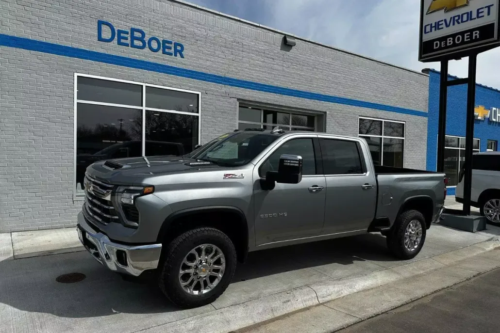 2025 Chevrolet Silverado 3500HD LTZ photo 1