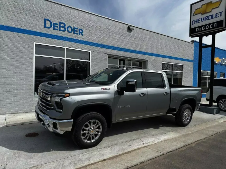 2025 Chevrolet Silverado 3500HD LTZ photo 1